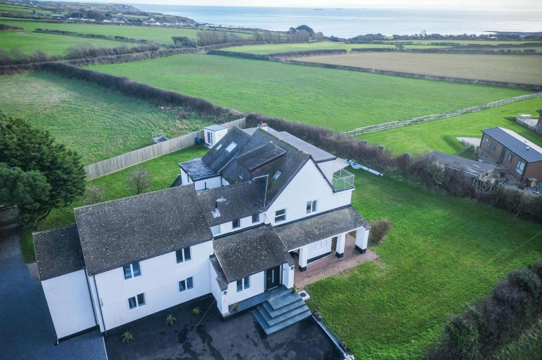 The Penthouse - 1 Bedroom Apartment - Ocean Breeze Port Eynon Buitenkant foto