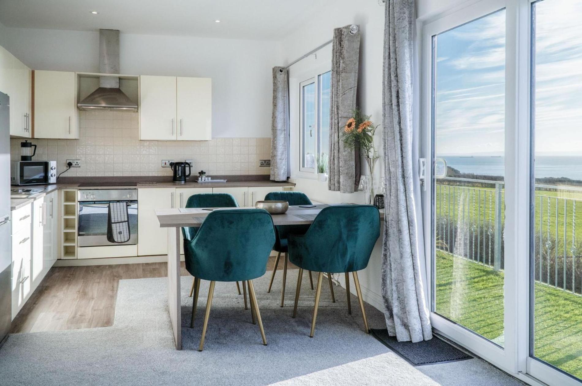 The Penthouse - 1 Bedroom Apartment - Ocean Breeze Port Eynon Buitenkant foto